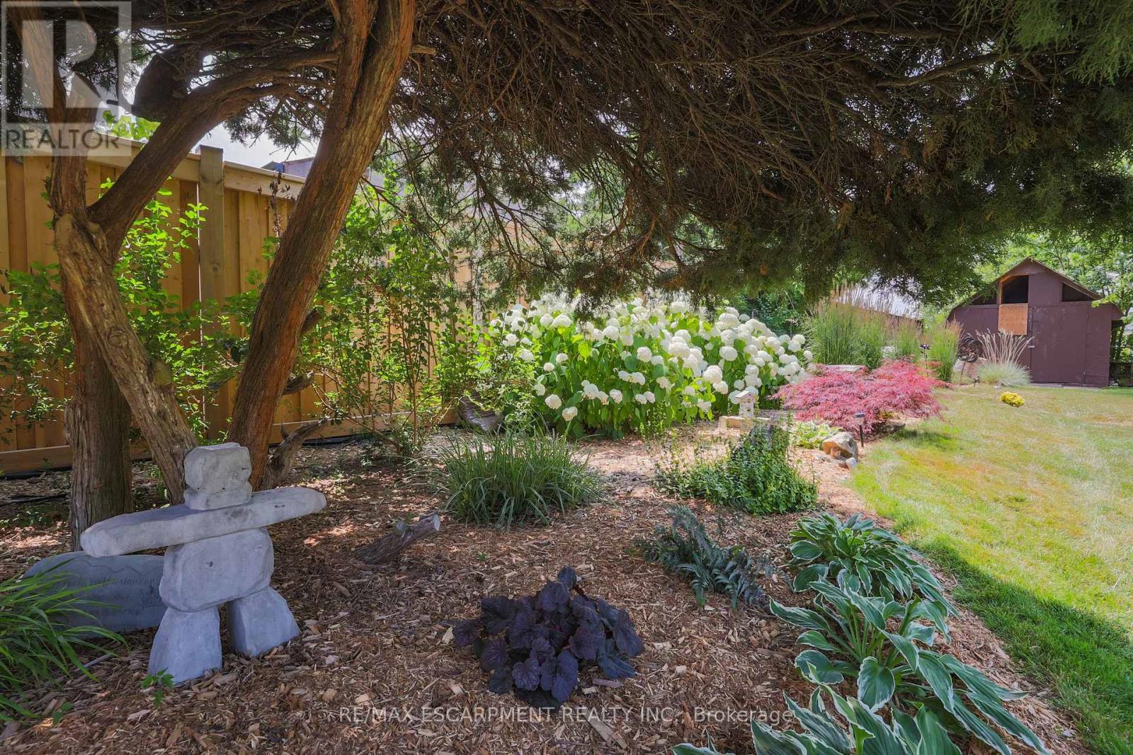 Photo 27 of 11 Hunter Road, Grimsby ON