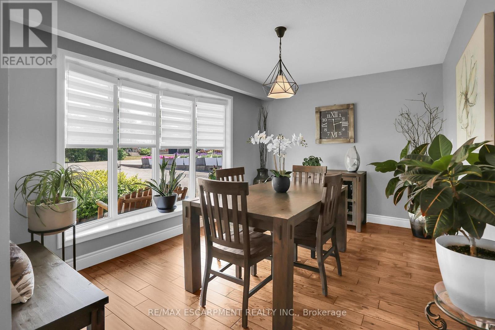Photo 6 of 11 Hunter Road, Grimsby ON
