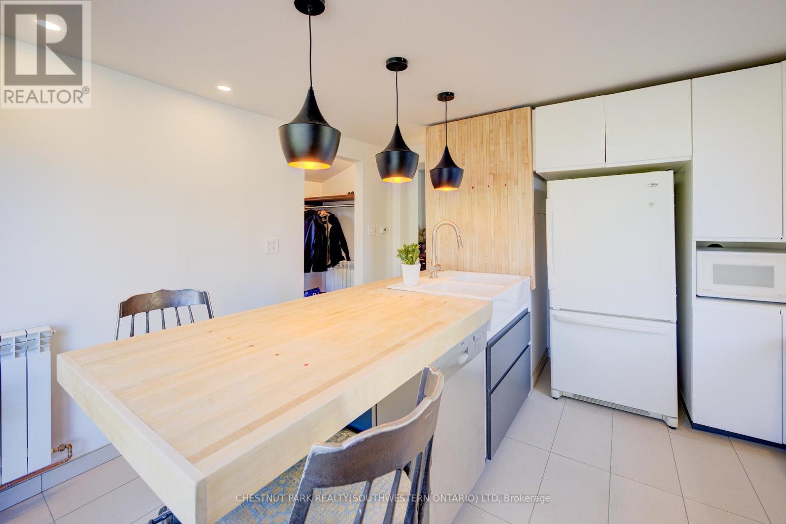Photo 2 of 23 Richmond Avenue, Kitchener ON