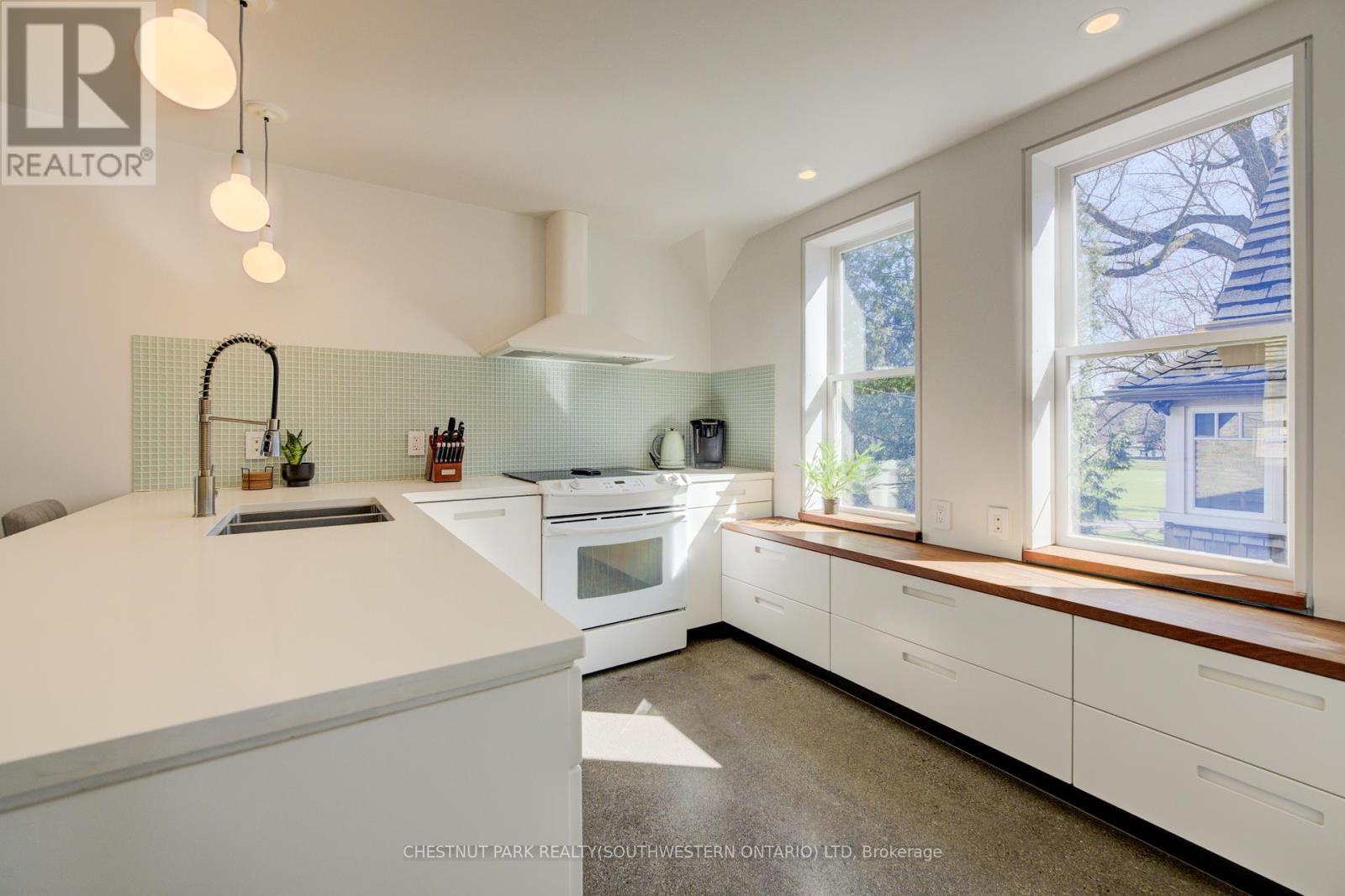 Photo 30 of 23 Richmond Avenue, Kitchener ON