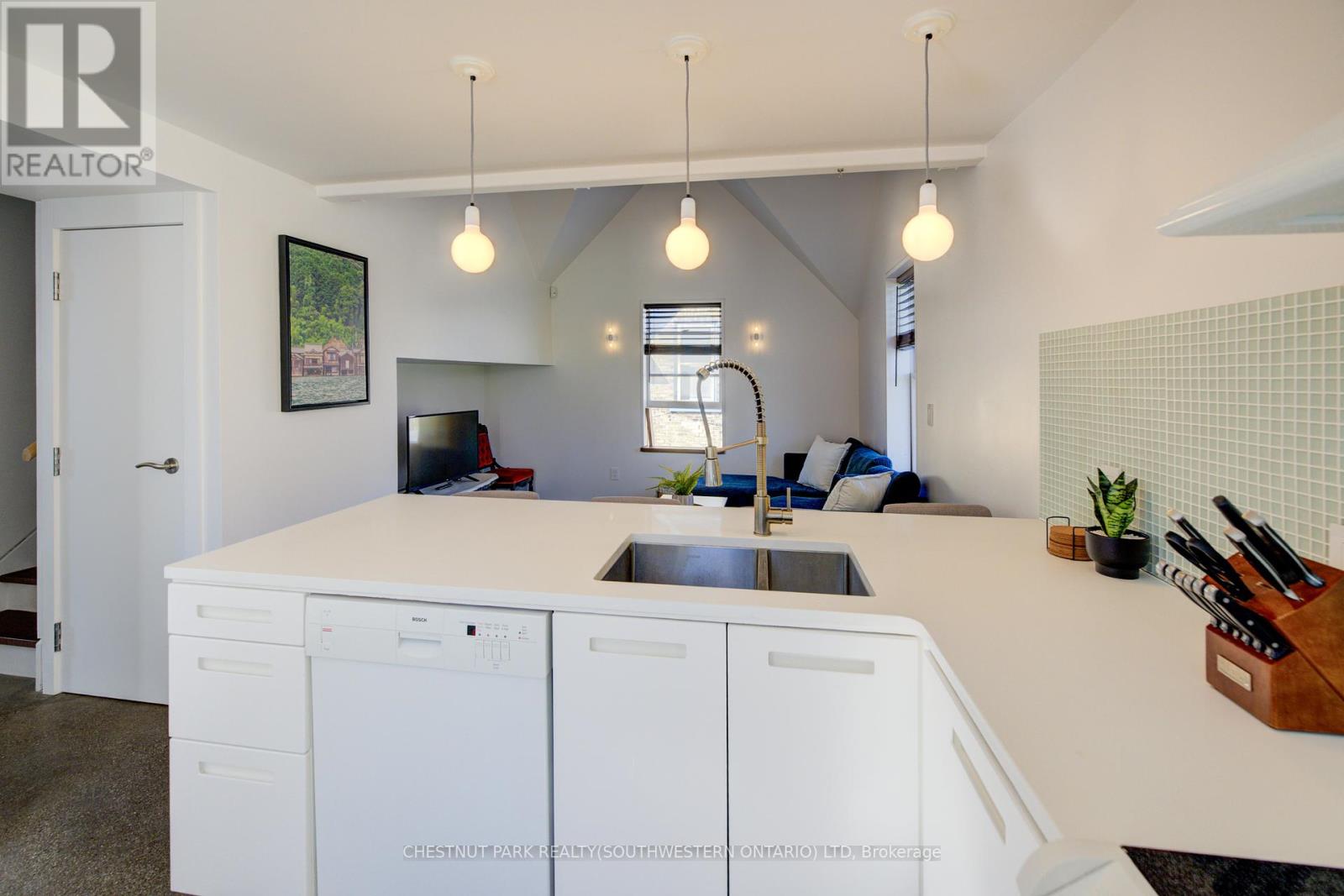 Photo 13 of 23 Richmond Avenue, Kitchener ON