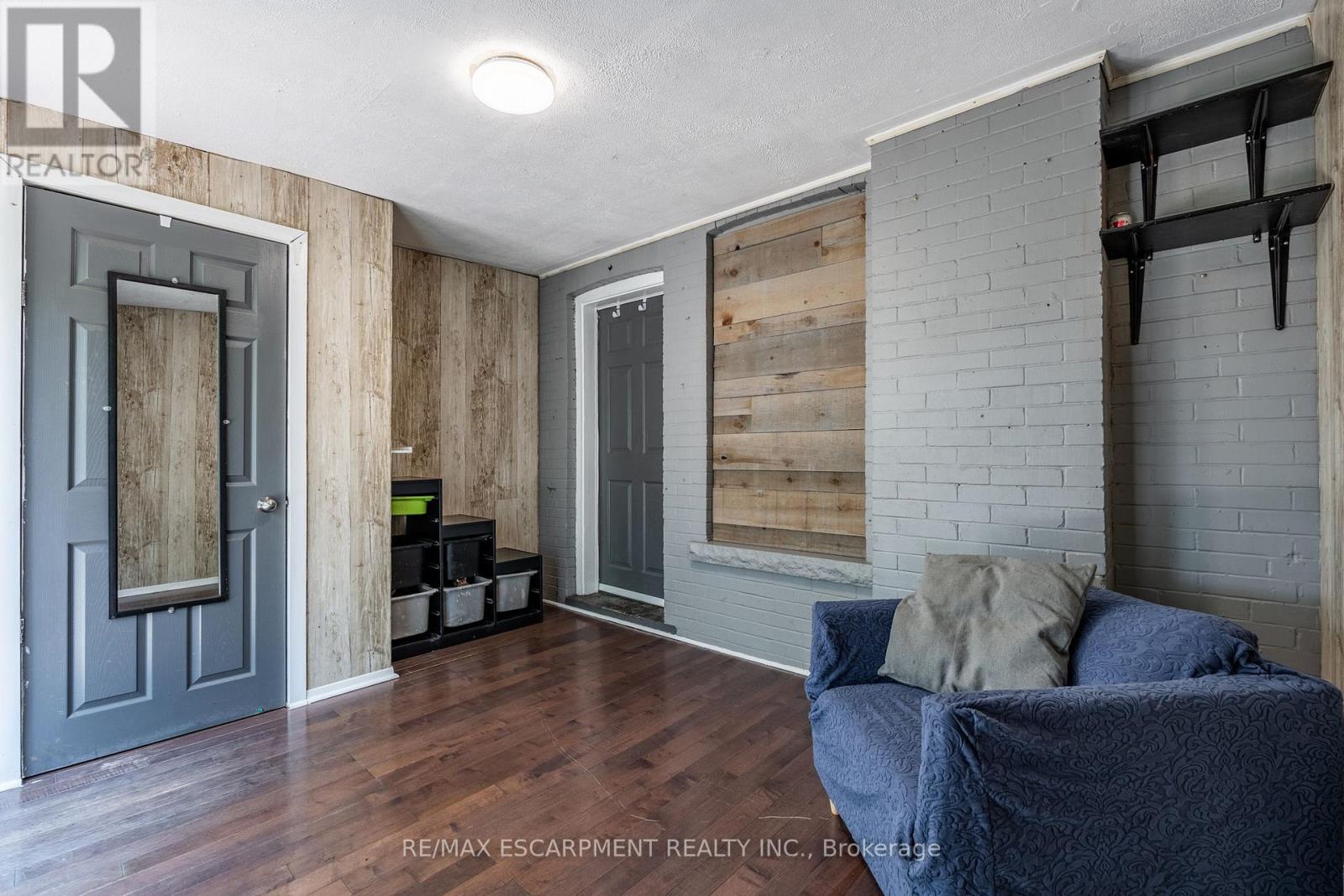 Photo 14 of 52 Connaught Avenue N, Hamilton ON