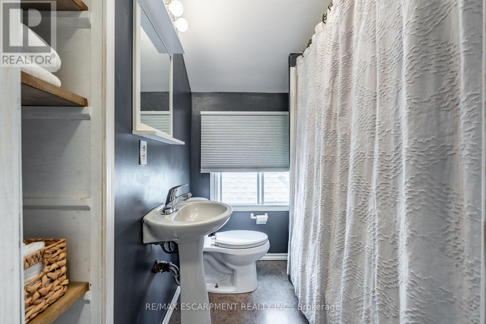 Photo 20 of 52 Connaught Avenue N, Hamilton ON