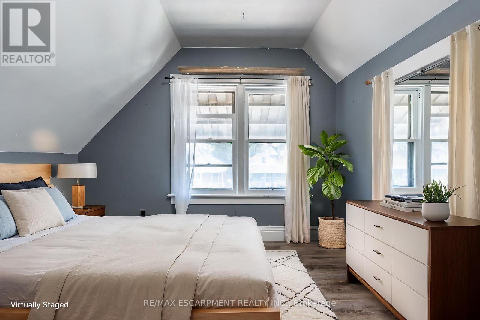 Photo 23 of 52 Connaught Avenue N, Hamilton ON