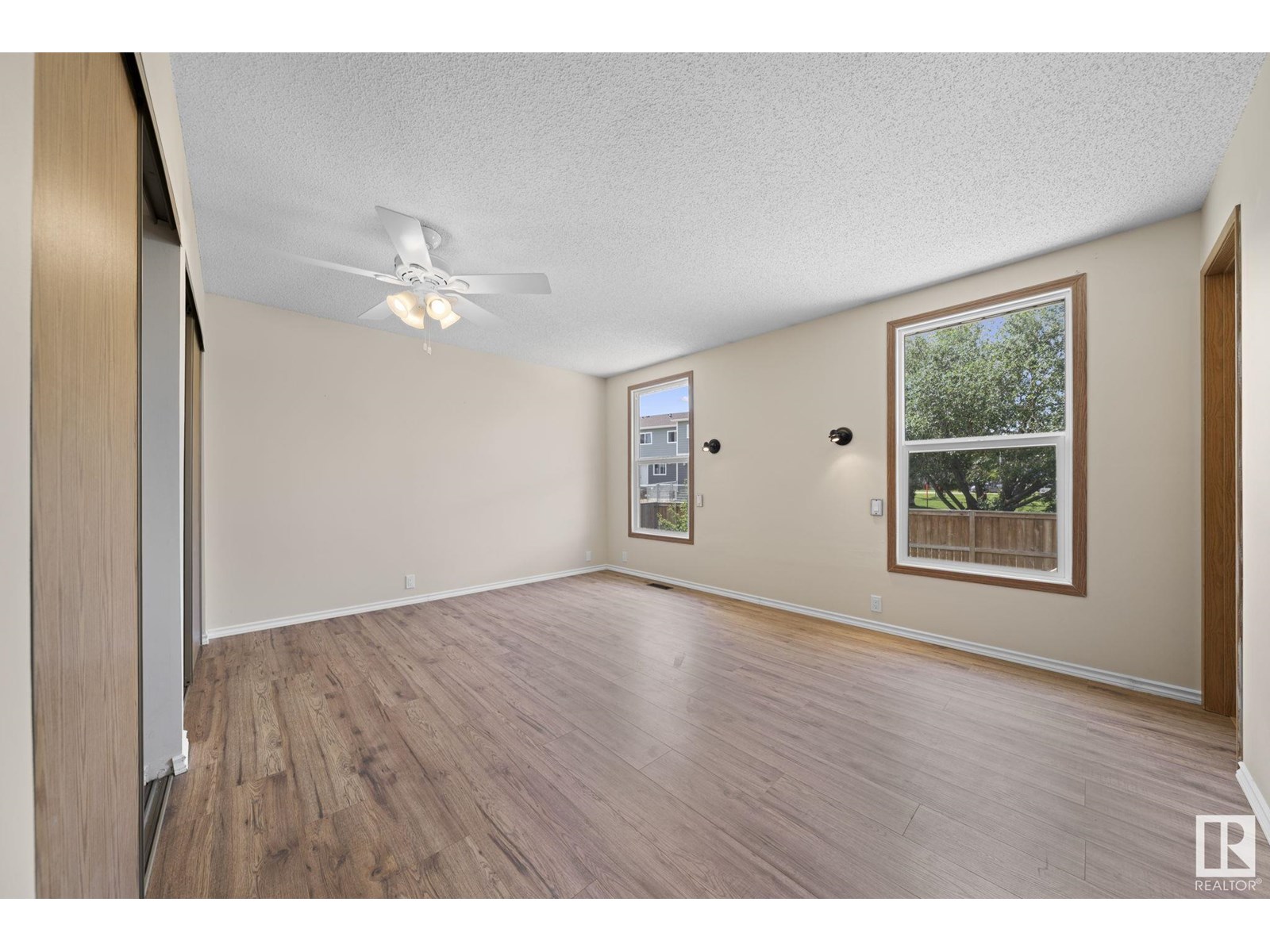 Photo 21 of 10458 14 Av Nw Nw, Edmonton AB