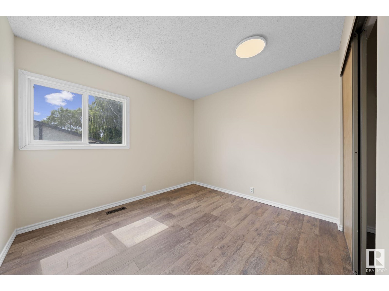 Photo 50 of 10458 14 Av Nw Nw, Edmonton AB