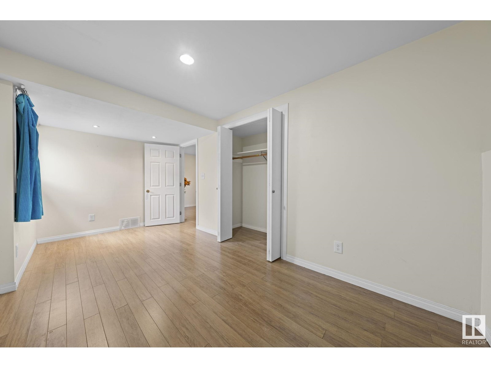 Photo 41 of 10458 14 Av Nw Nw, Edmonton AB