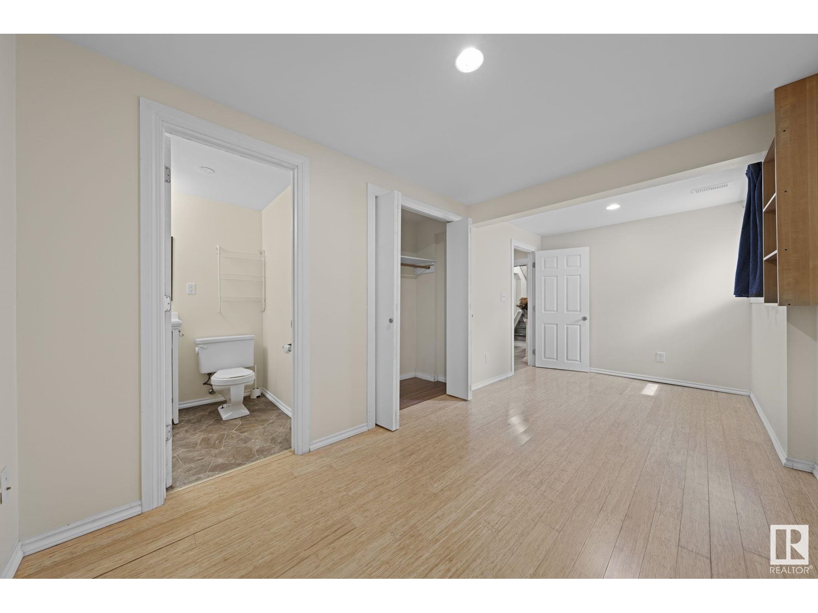 Photo 14 of 10458 14 Av Nw Nw, Edmonton AB