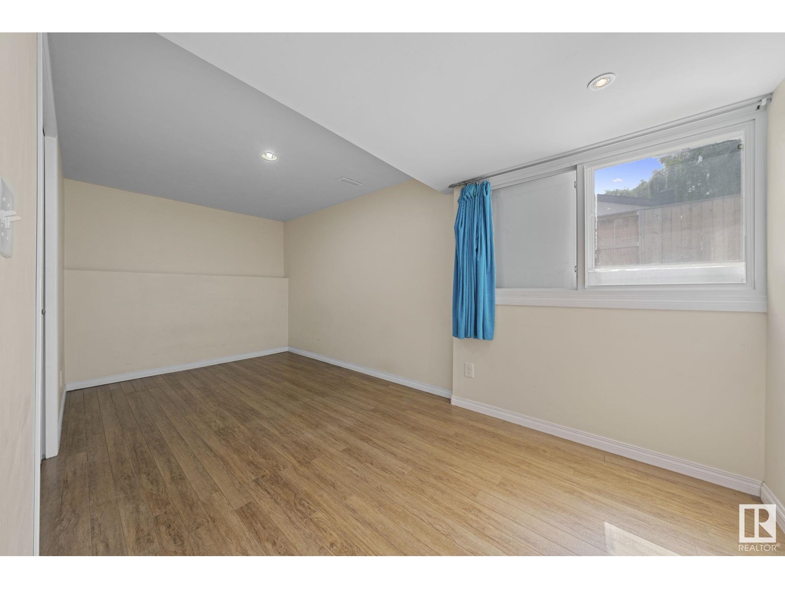 Photo 15 of 10458 14 Av Nw Nw, Edmonton AB
