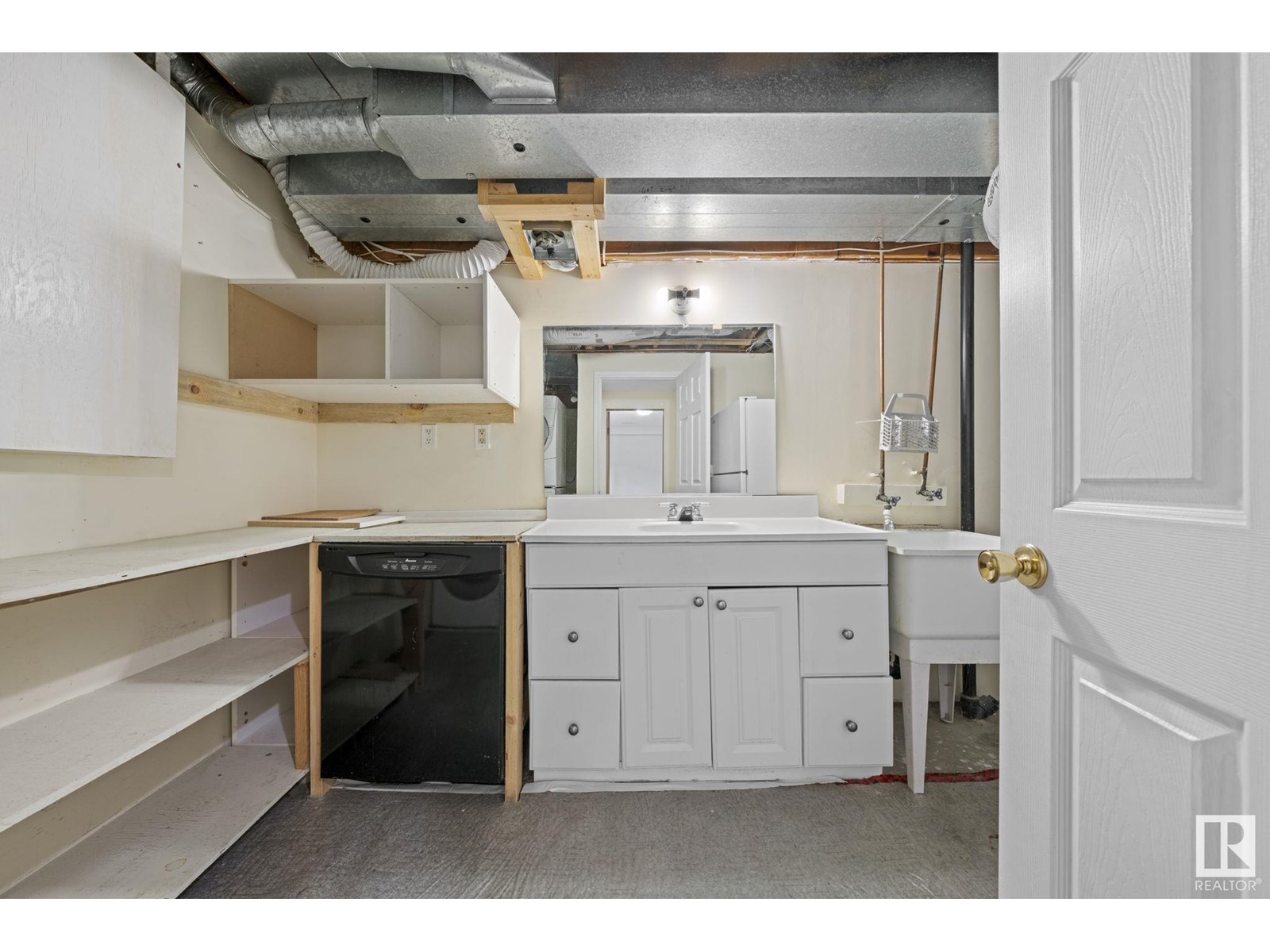 Photo 8 of 10458 14 Av Nw Nw, Edmonton AB