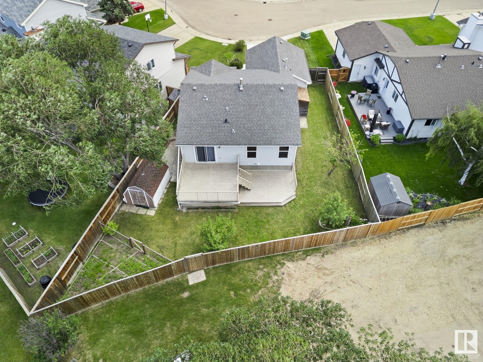 Photo 12 of 10458 14 Av Nw Nw, Edmonton AB