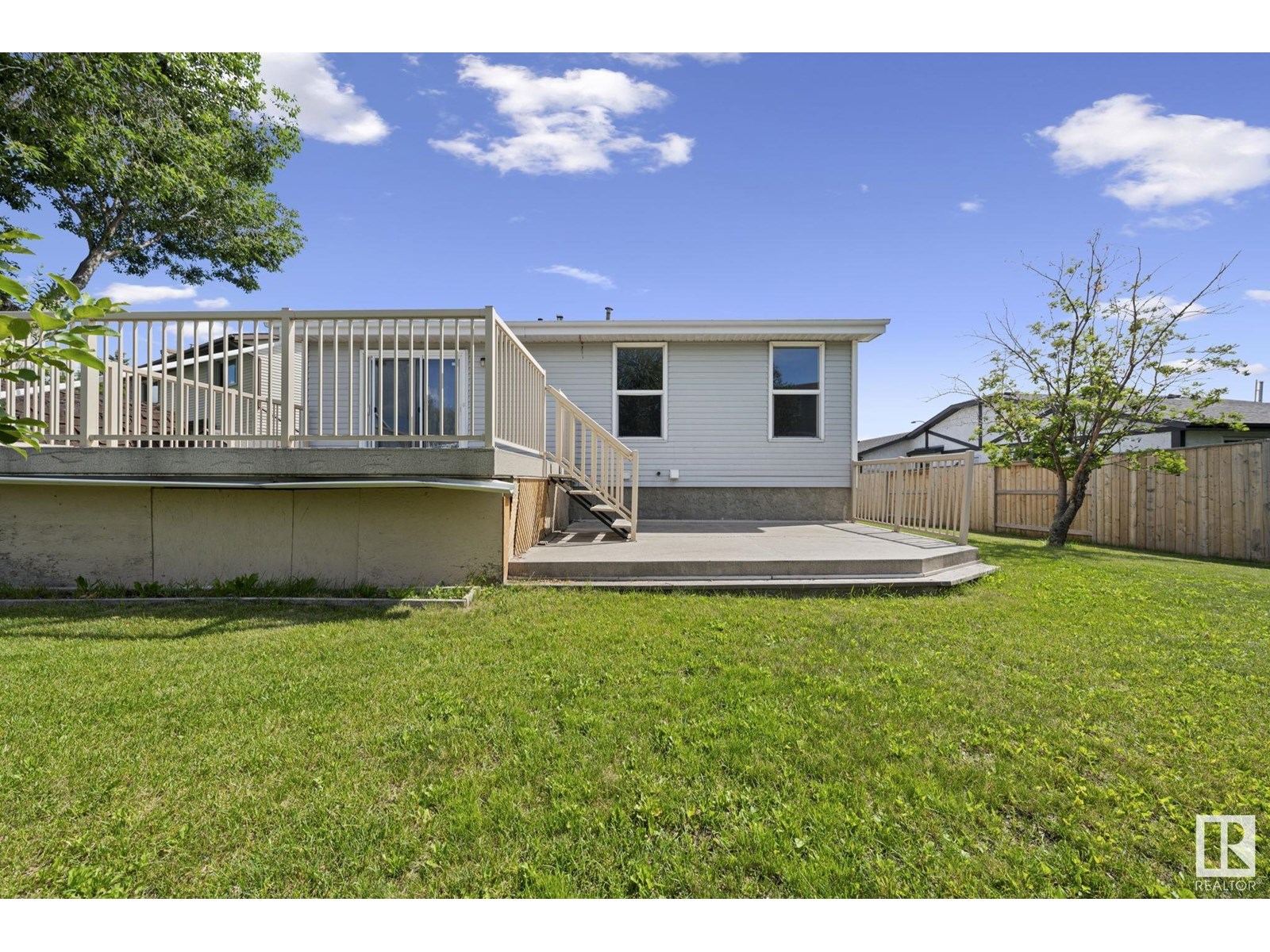 Photo 11 of 10458 14 Av Nw Nw, Edmonton AB