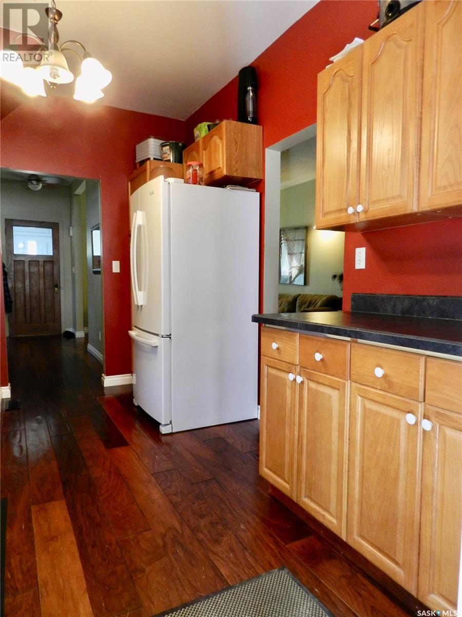 Photo 4 of 1121 6th Avenue Nw, Moose Jaw SK