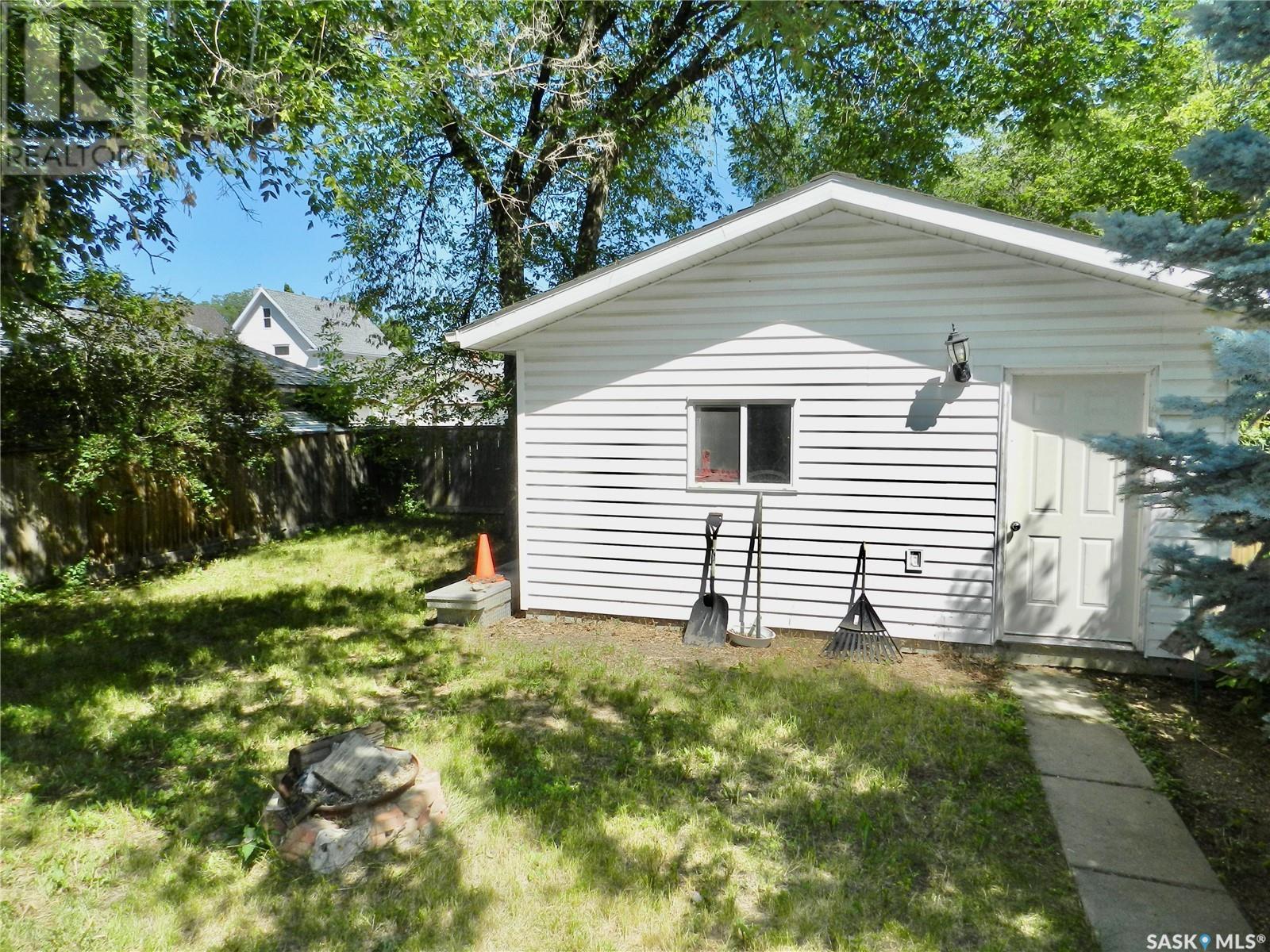 Photo 6 of 1121 6th Avenue Nw, Moose Jaw SK