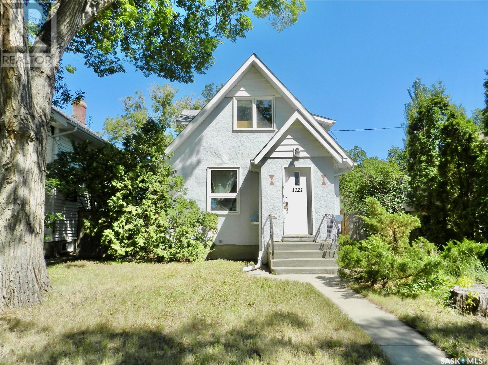 Photo 8 of 1121 6th Avenue Nw, Moose Jaw SK