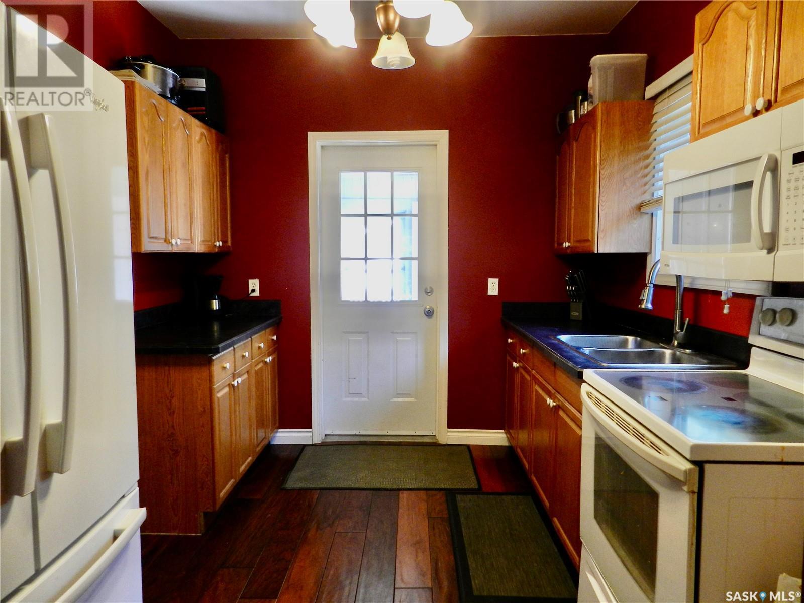 Photo 7 of 1121 6th Avenue Nw, Moose Jaw SK