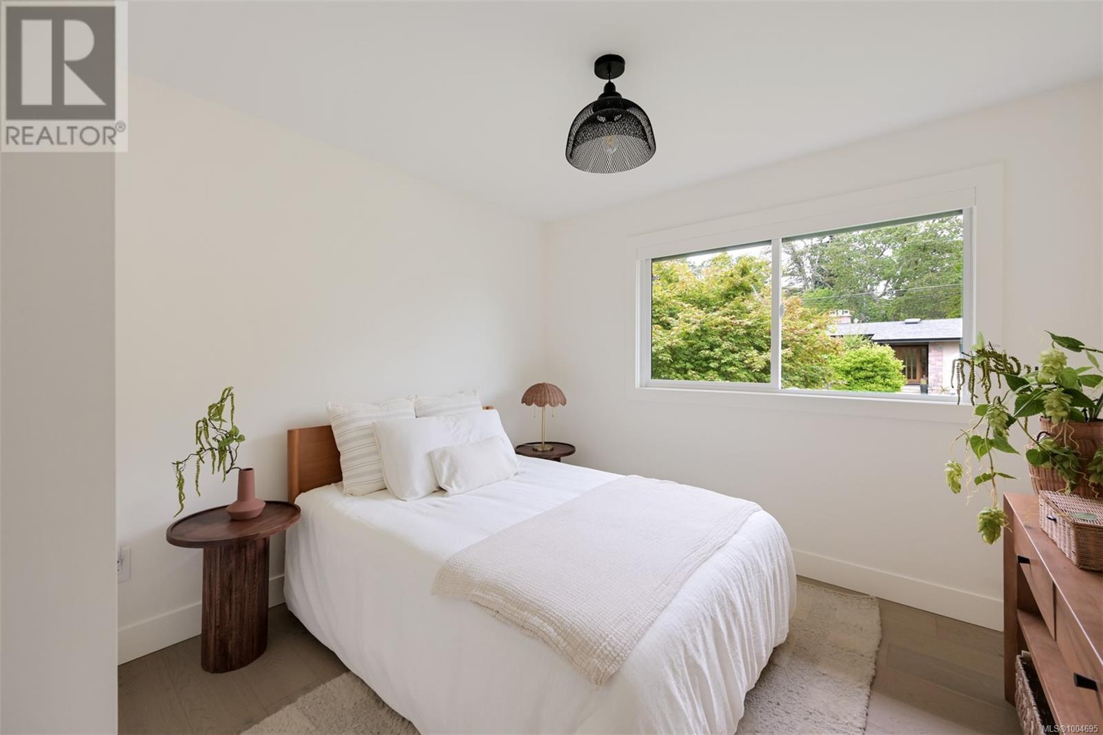 Photo 35 of 2091 Stonehewer Pl, Oak Bay BC