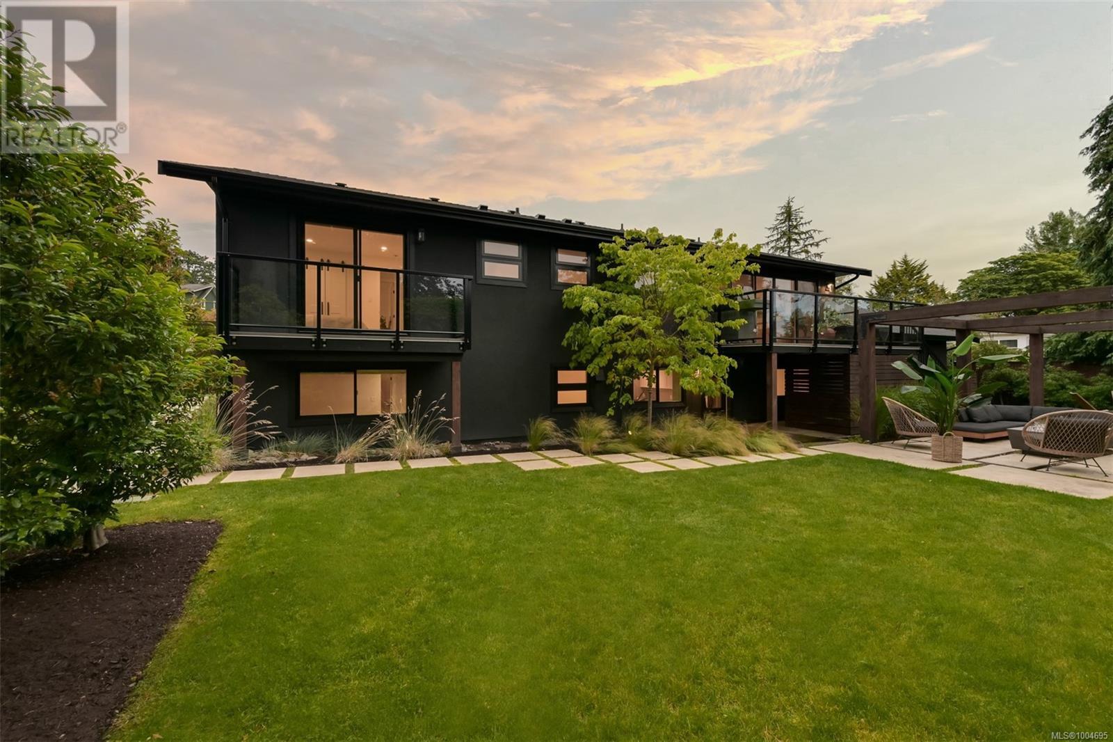 Photo 52 of 2091 Stonehewer Pl, Oak Bay BC
