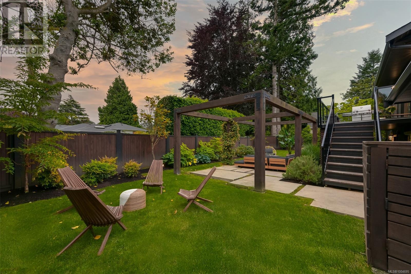 Photo 53 of 2091 Stonehewer Pl, Oak Bay BC