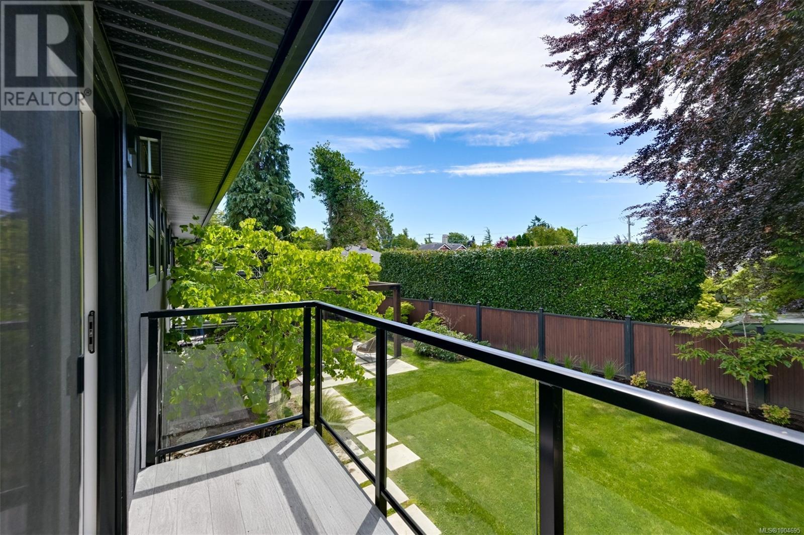 Photo 27 of 2091 Stonehewer Pl, Oak Bay BC