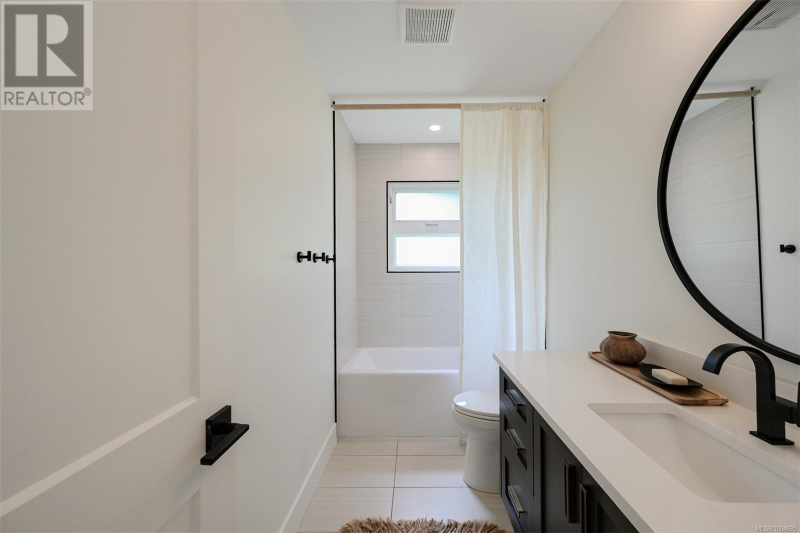 Photo 40 of 2091 Stonehewer Pl, Oak Bay BC