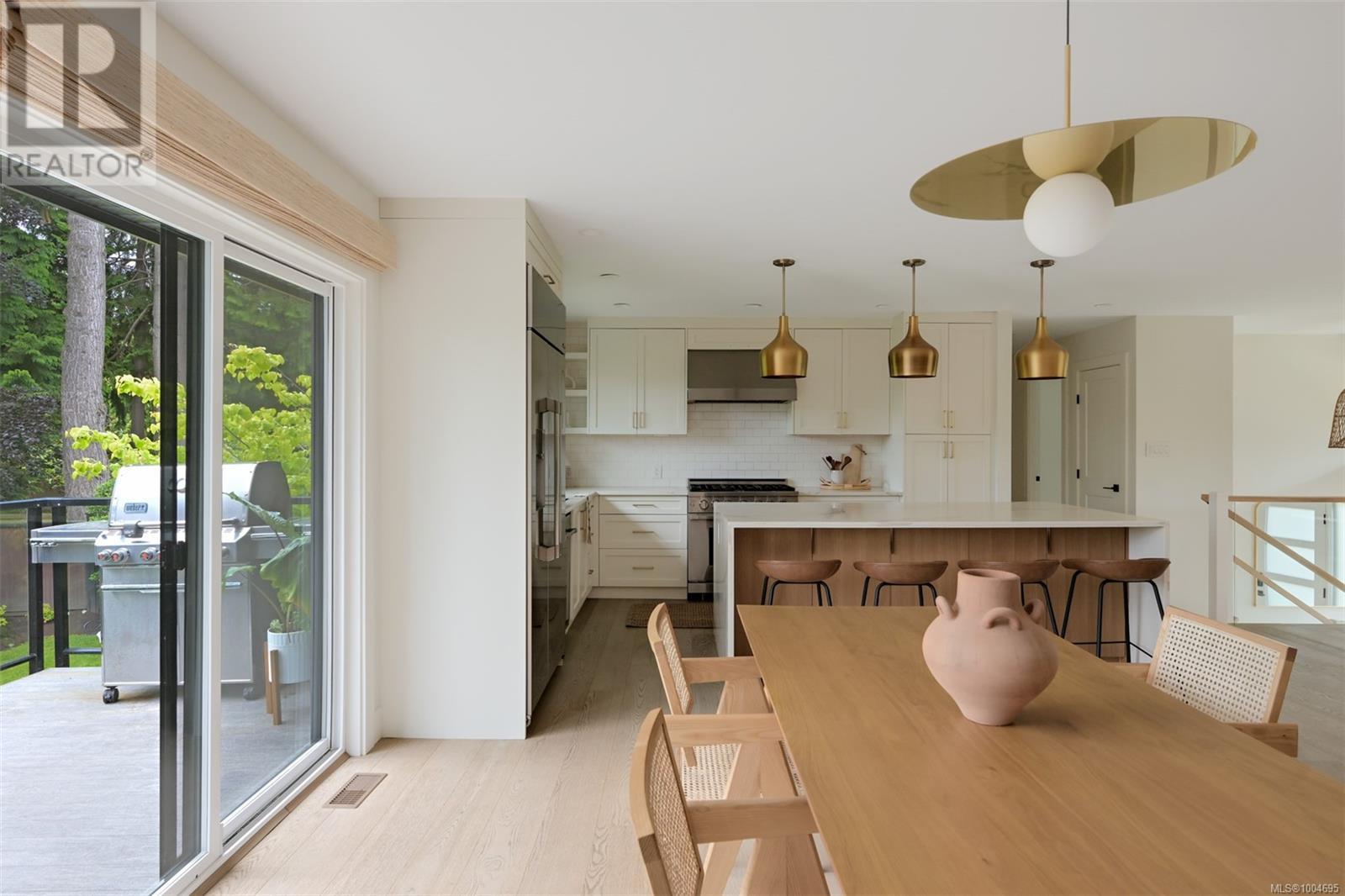 Photo 13 of 2091 Stonehewer Pl, Oak Bay BC
