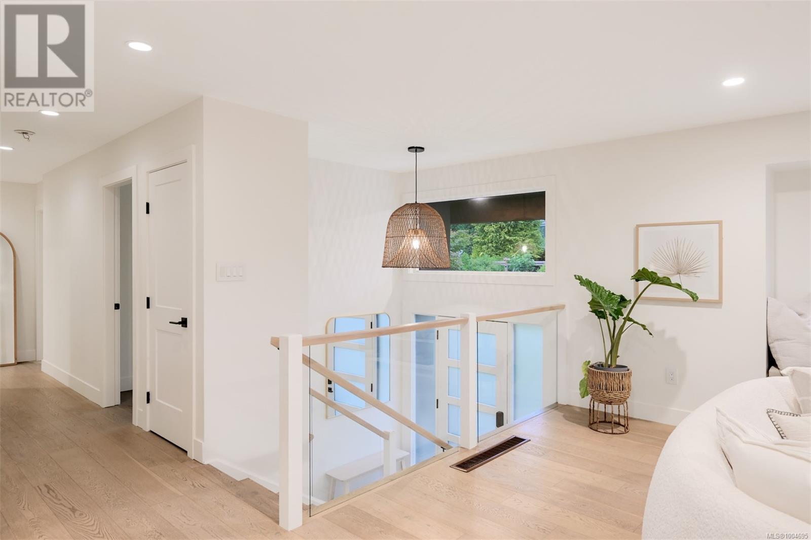 Photo 22 of 2091 Stonehewer Pl, Oak Bay BC