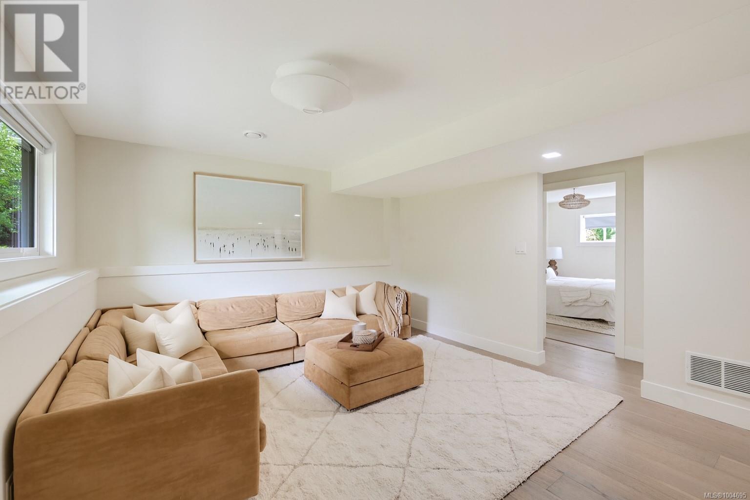 Photo 79 of 2091 Stonehewer Pl, Oak Bay BC
