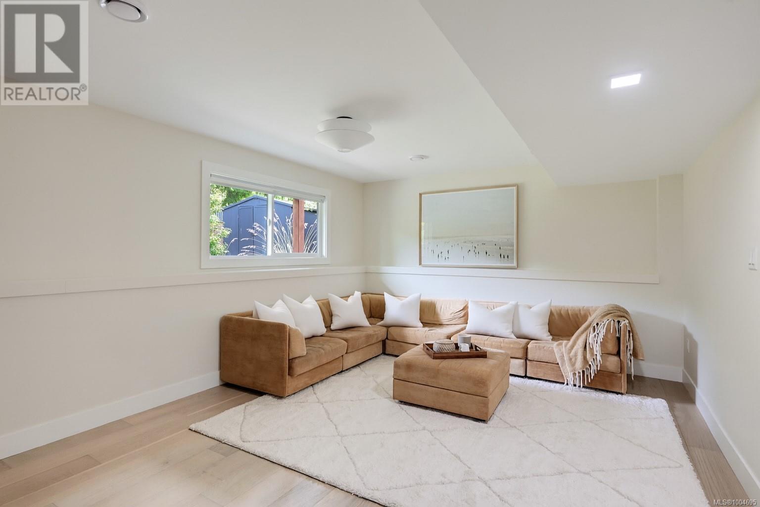 Photo 80 of 2091 Stonehewer Pl, Oak Bay BC
