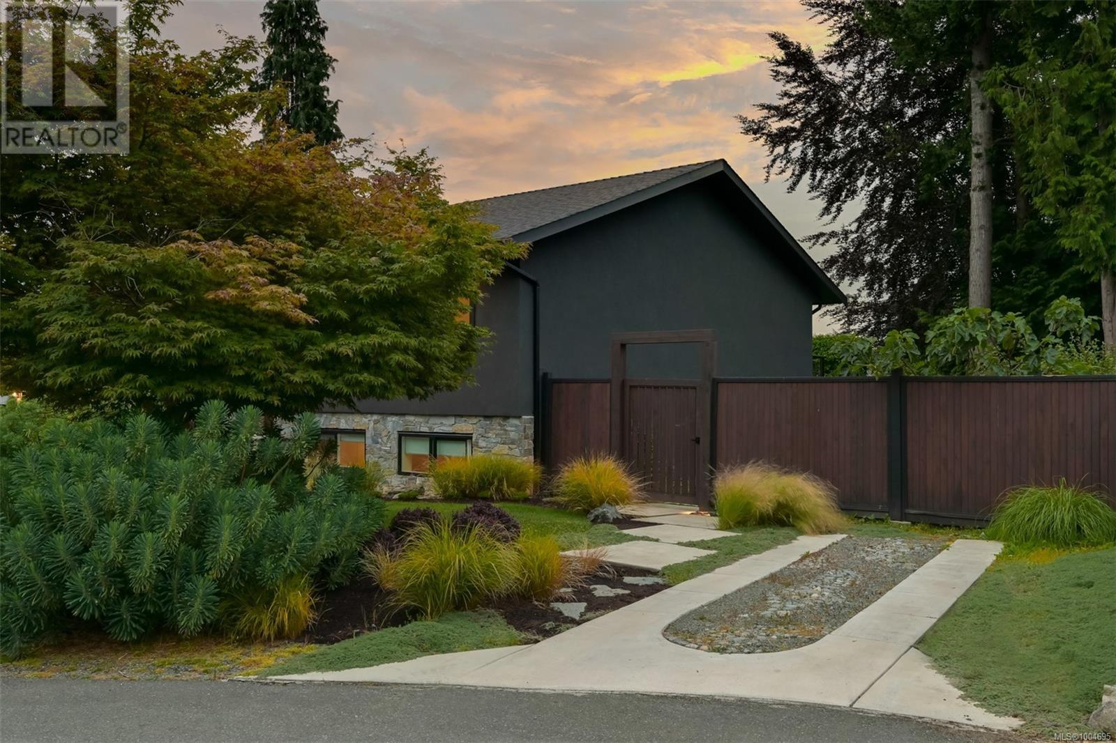 Photo 85 of 2091 Stonehewer Pl, Oak Bay BC