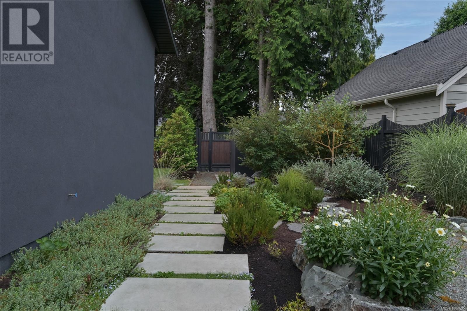 Photo 56 of 2091 Stonehewer Pl, Oak Bay BC