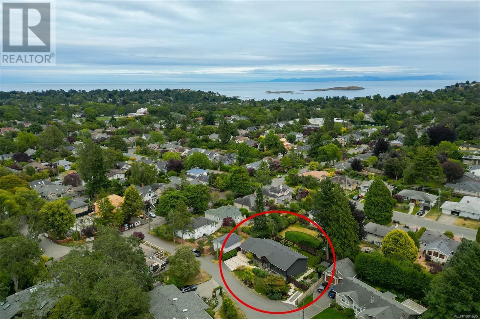 Photo 87 of 2091 Stonehewer Pl, Oak Bay BC