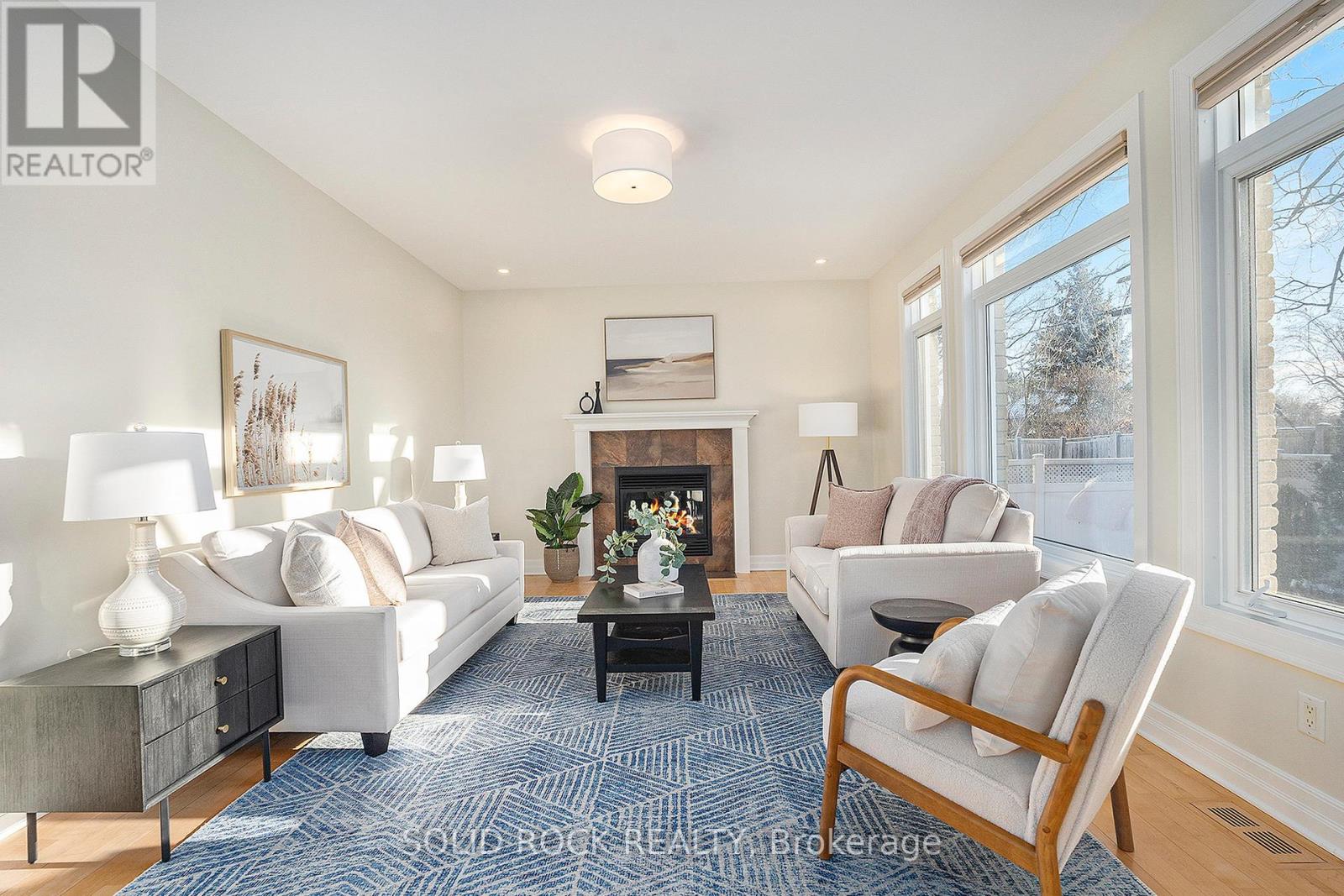 Photo 10 of 120 Rossland Avenue, Ottawa ON