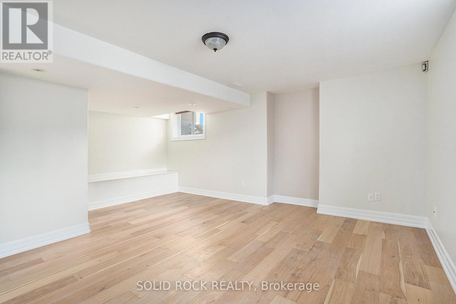 Photo 31 of 120 Rossland Avenue, Ottawa ON