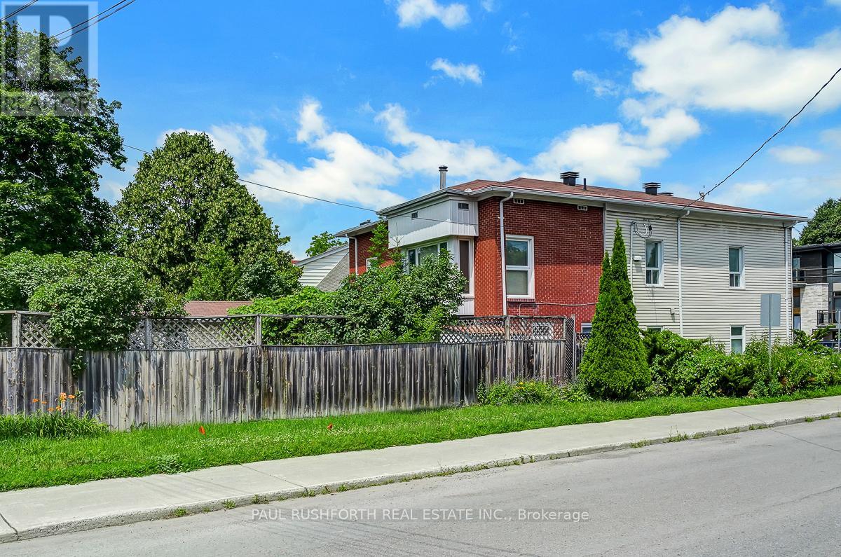 249 Iona - exterior