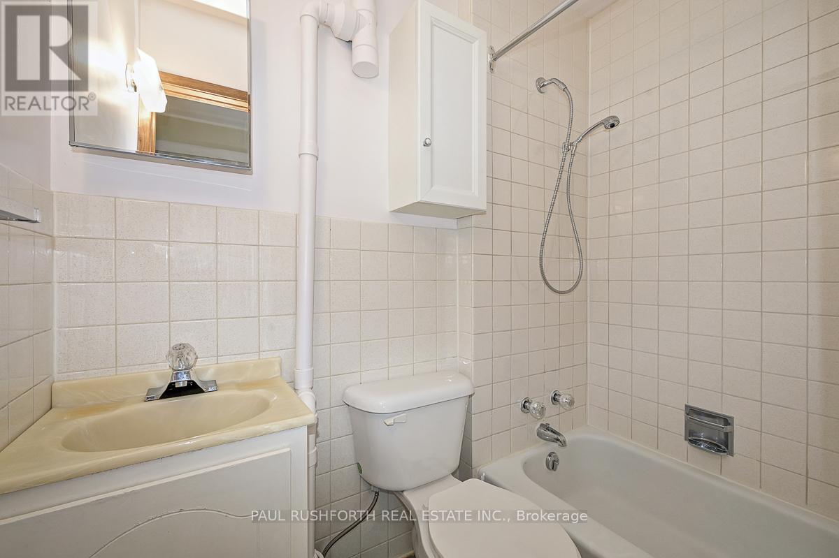 Photo 4 of 249 Iona Street, Ottawa ON
