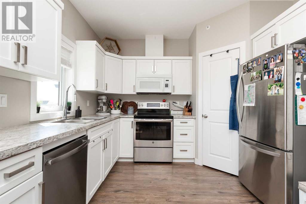Photo 36 of 1 Edgemoor Way W, Lethbridge AB