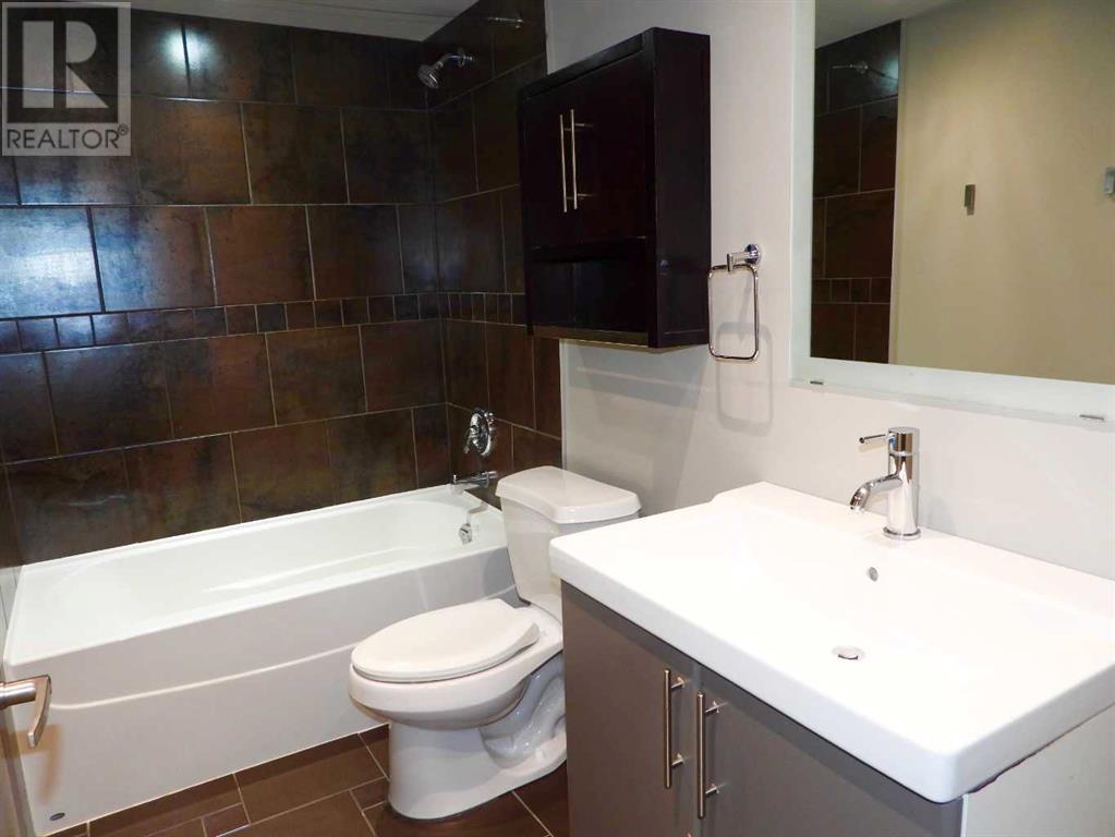 Single Family House for Sale in    Street SW Killarney/Glengarry Calgary 