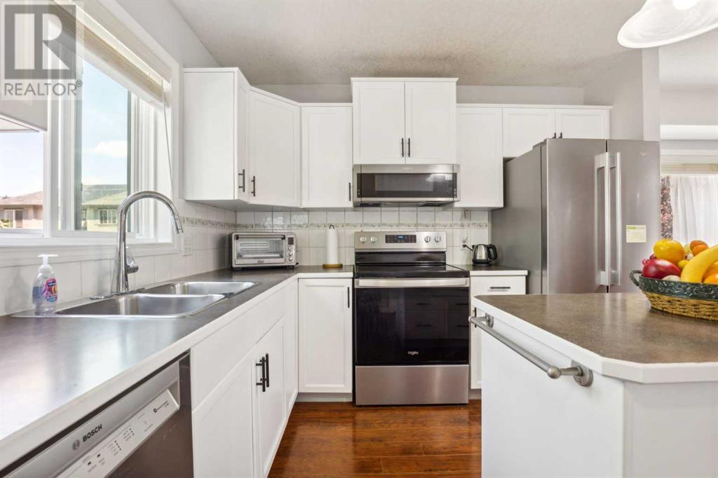 Single Family House Bi-level for Sale in  Martha