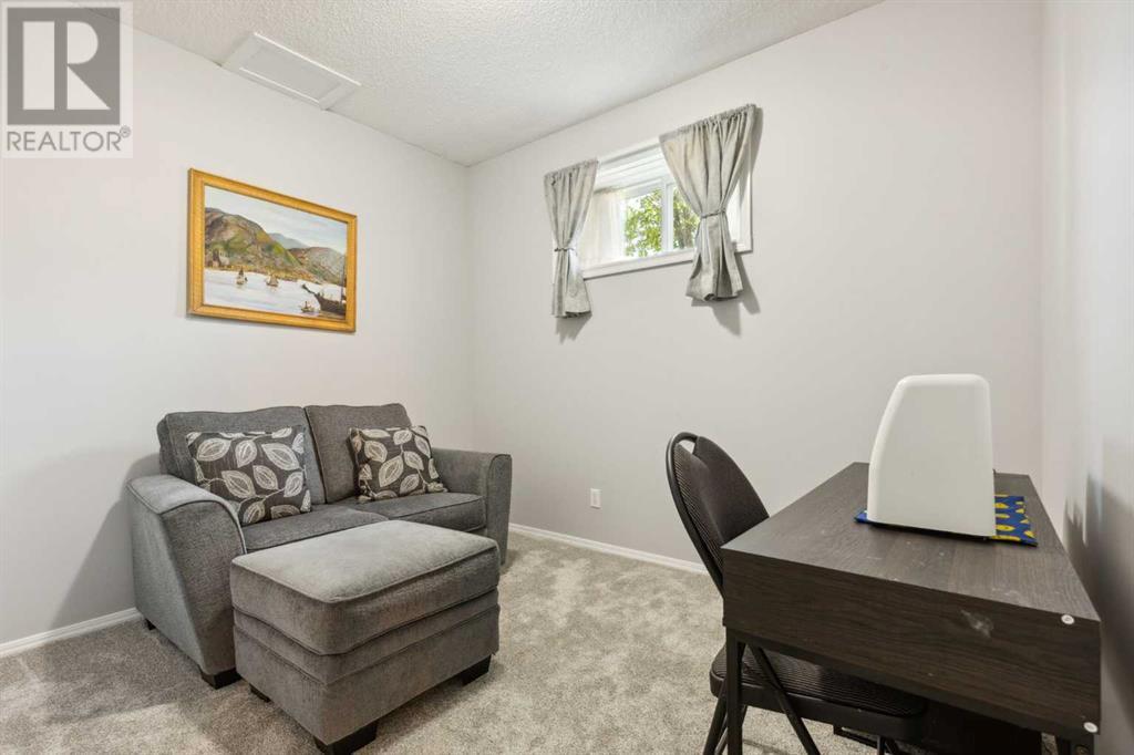 Single Family House Bi-level for Sale in  Martha