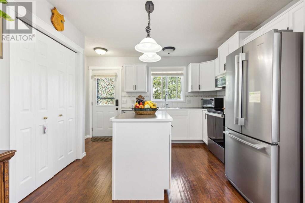 Single Family House Bi-level for Sale in  Martha