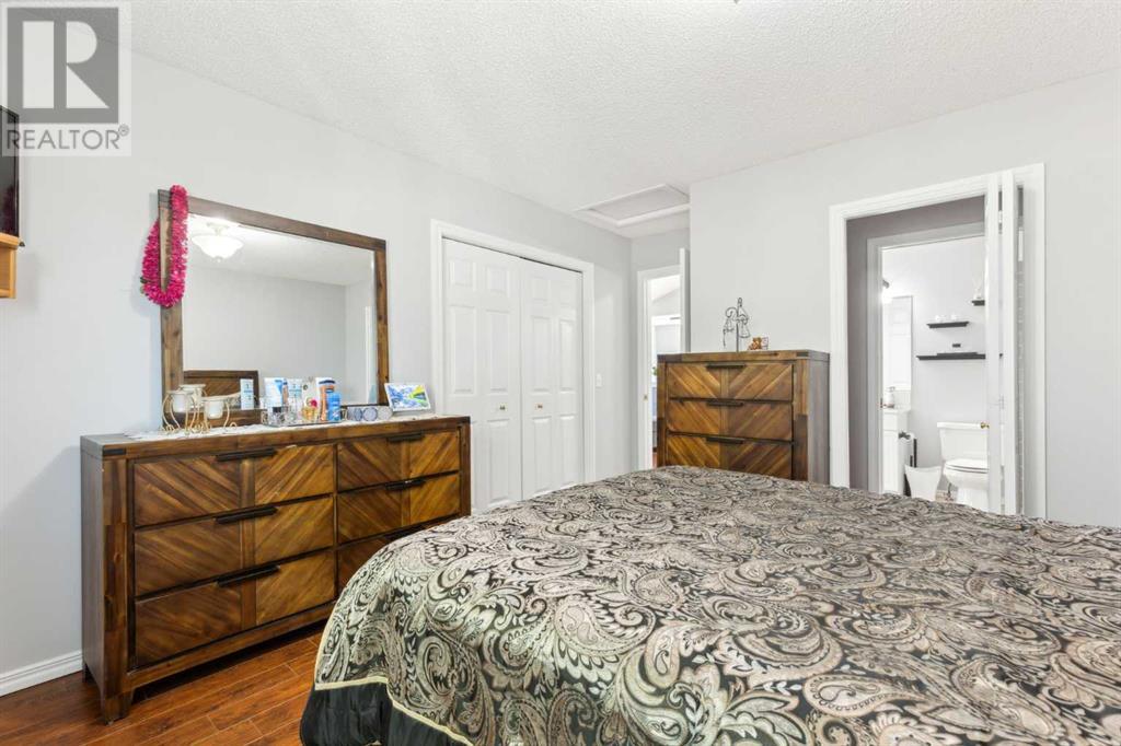 Single Family House Bi-level for Sale in  Martha