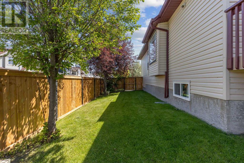 Single Family House Bi-level for Sale in  Martha