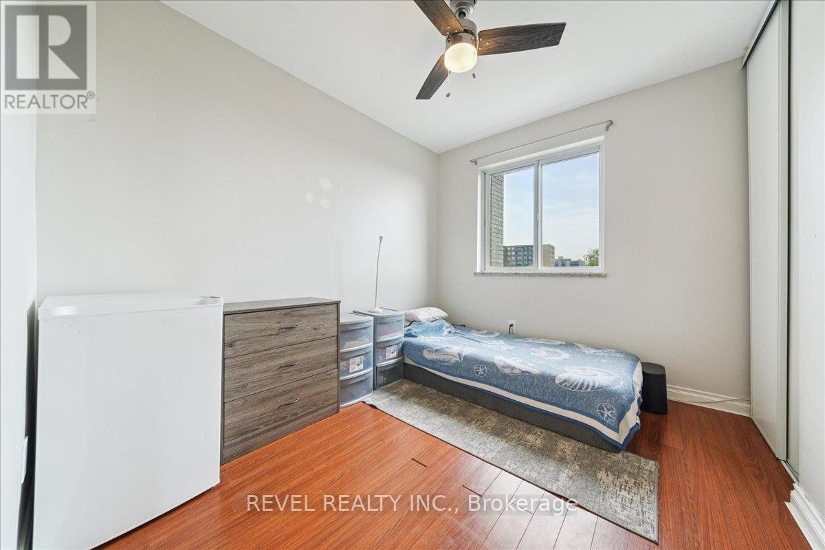 Photo 5 of 615 1660 Bloor Street E, Mississauga ON