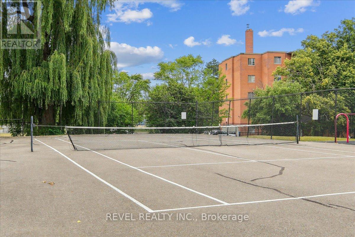 Photo 24 of 615 1660 Bloor Street E, Mississauga ON