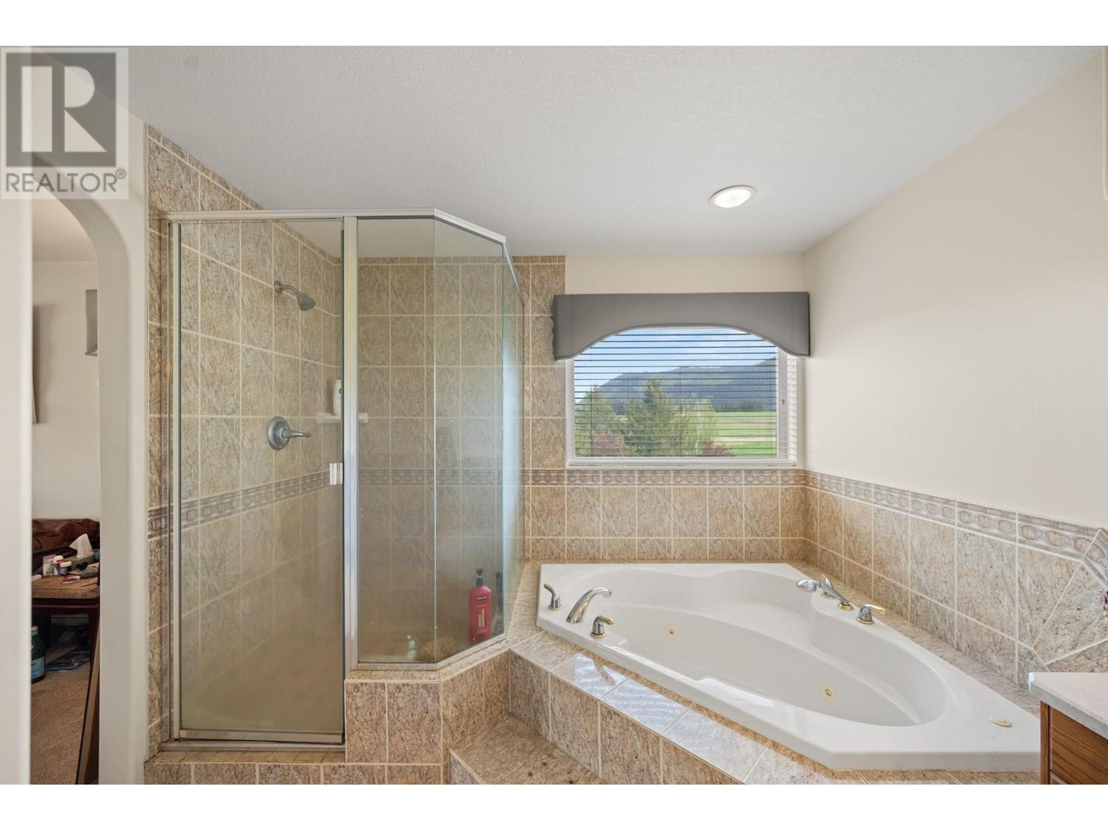 910 Lumby Mabel Lake Road, Lumby