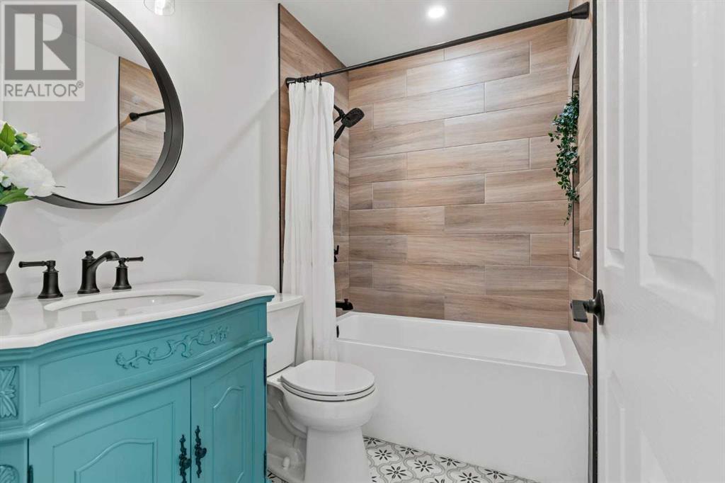 Single Family House Bi-level for Sale in  Mt Aberdeen Close SE McKenzie Lake Calgary 