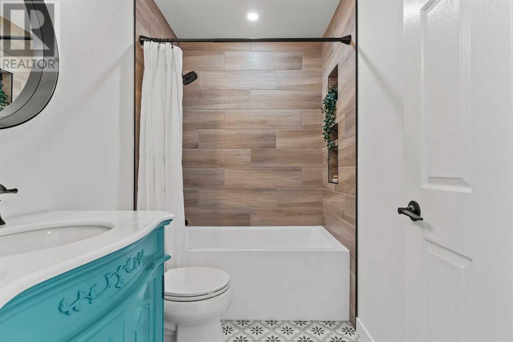 Single Family House Bi-level for Sale in  Mt Aberdeen Close SE McKenzie Lake Calgary 