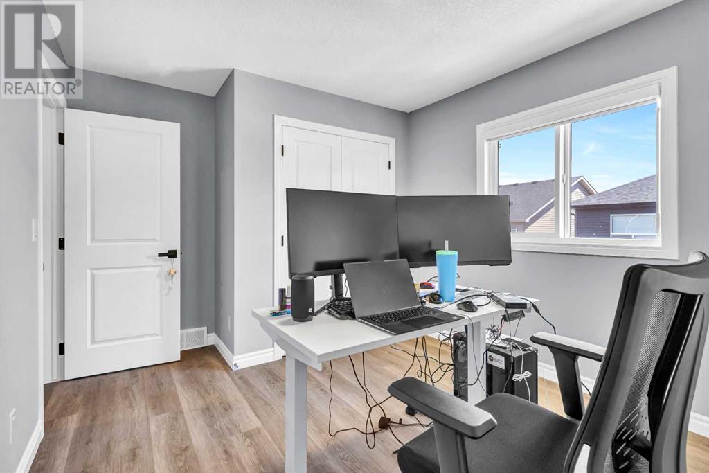 Single Family House for Sale in  Ambleside Crescent NW Moraine Calgary 