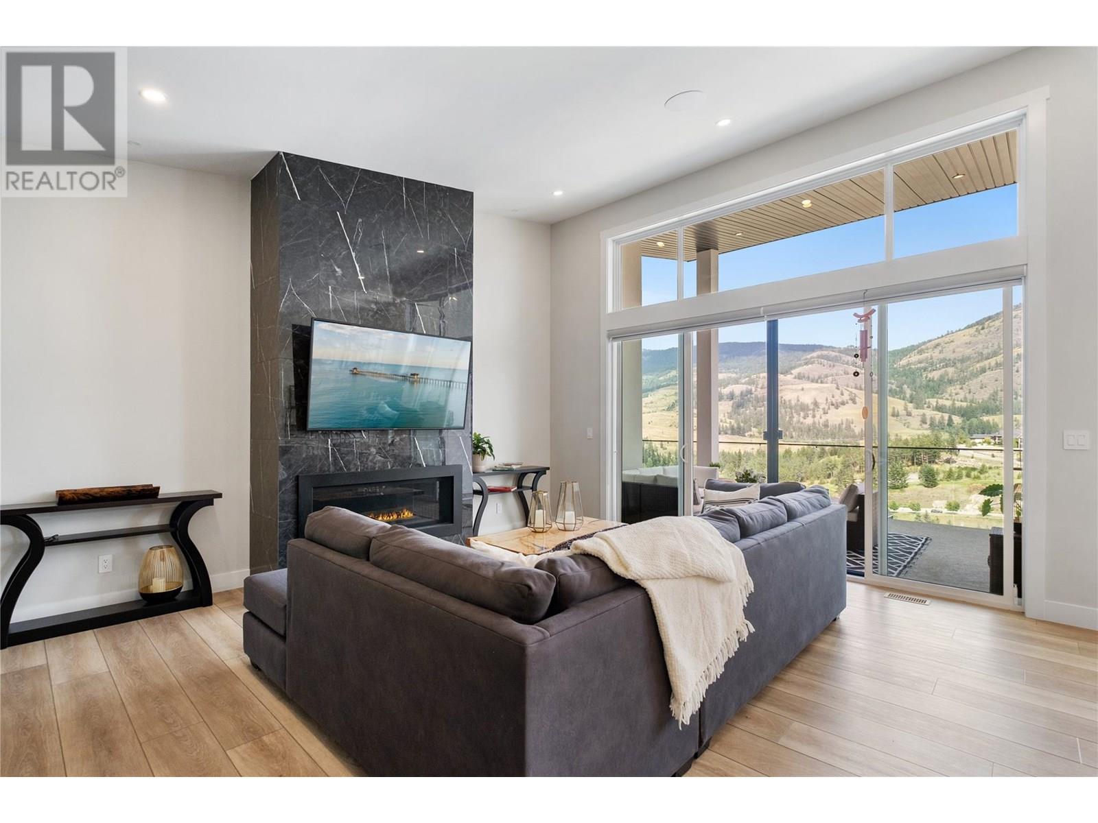 869 Carnoustie Drive, Kelowna